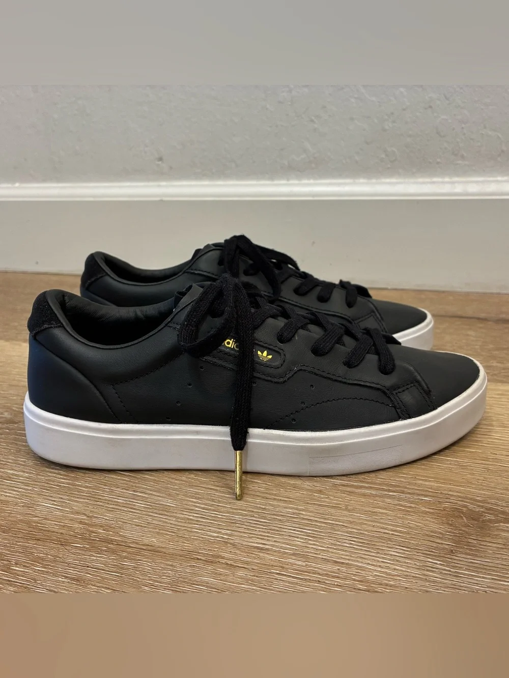 Adidas Originals Sleek Super Black Women’s Sneakers Shoes US 6.5 EU 38 23.5cm